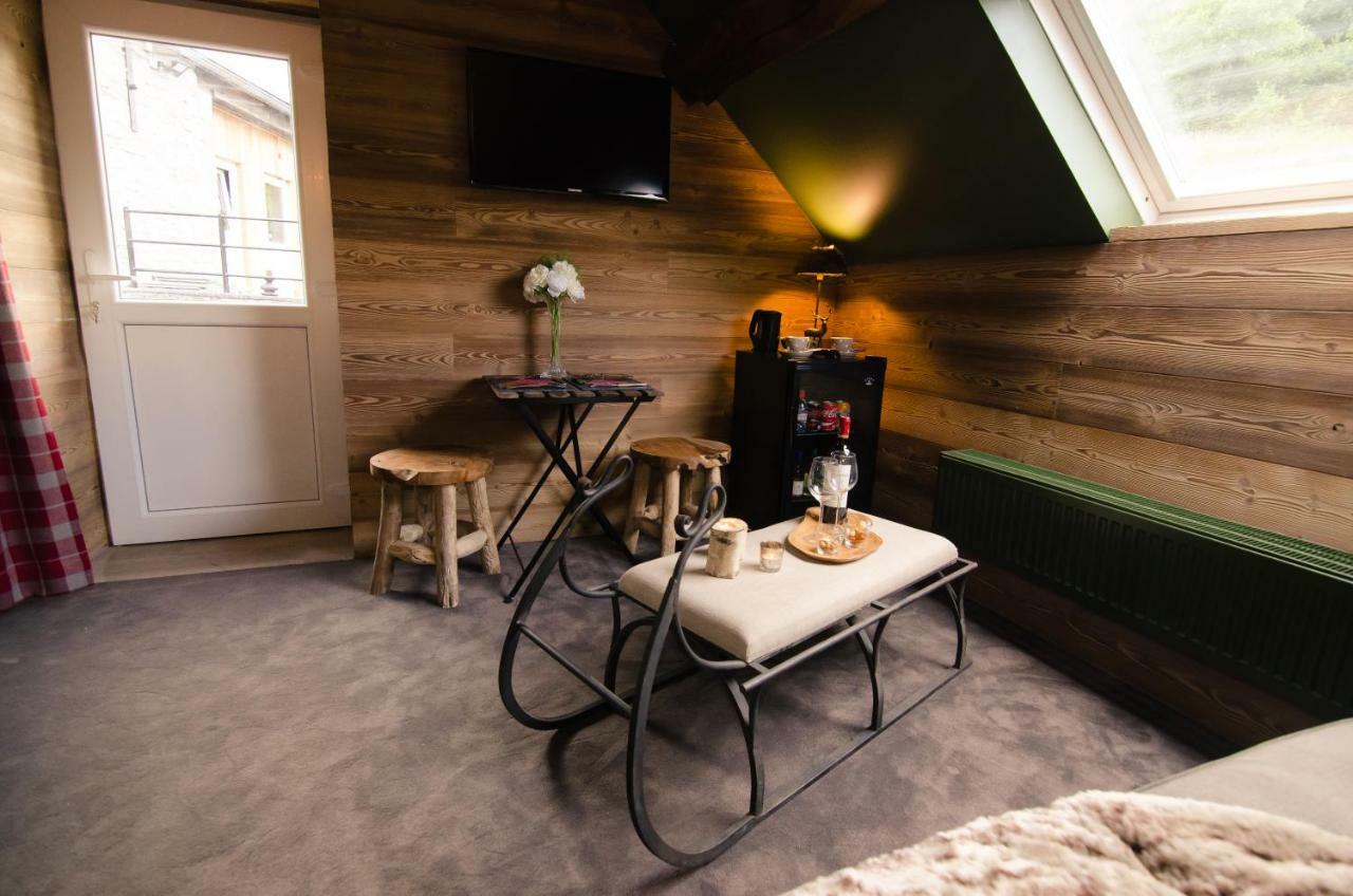 River Lodge Hotel Insolite Maredsous Buitenkant foto