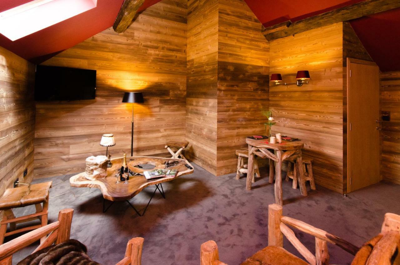 River Lodge Hotel Insolite Maredsous Buitenkant foto