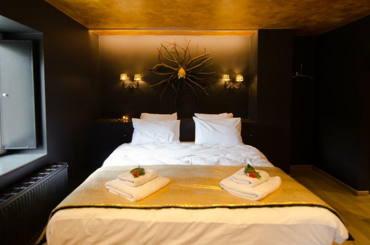 River Lodge Hotel Insolite Maredsous Buitenkant foto