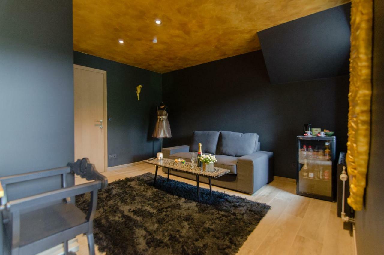 River Lodge Hotel Insolite Maredsous Buitenkant foto