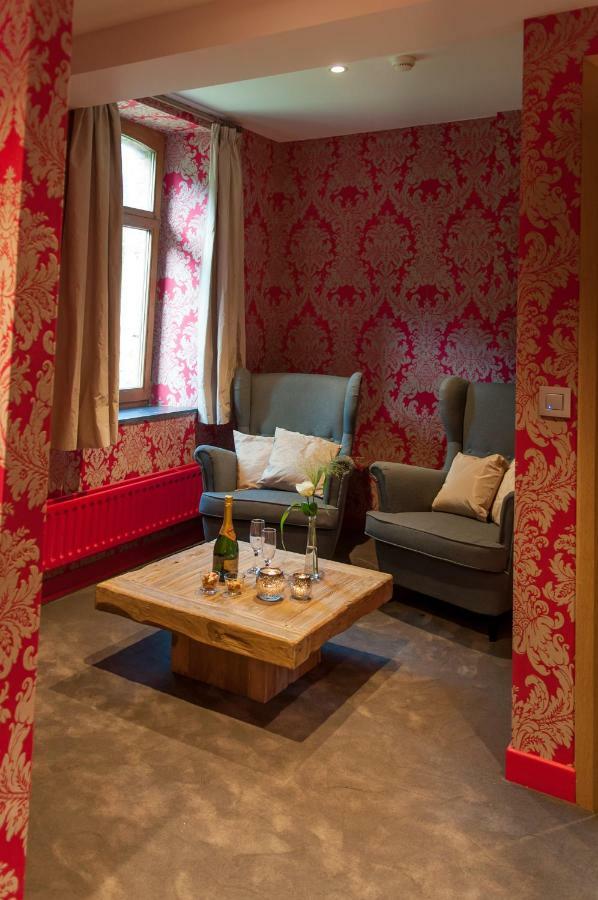 River Lodge Hotel Insolite Maredsous Buitenkant foto