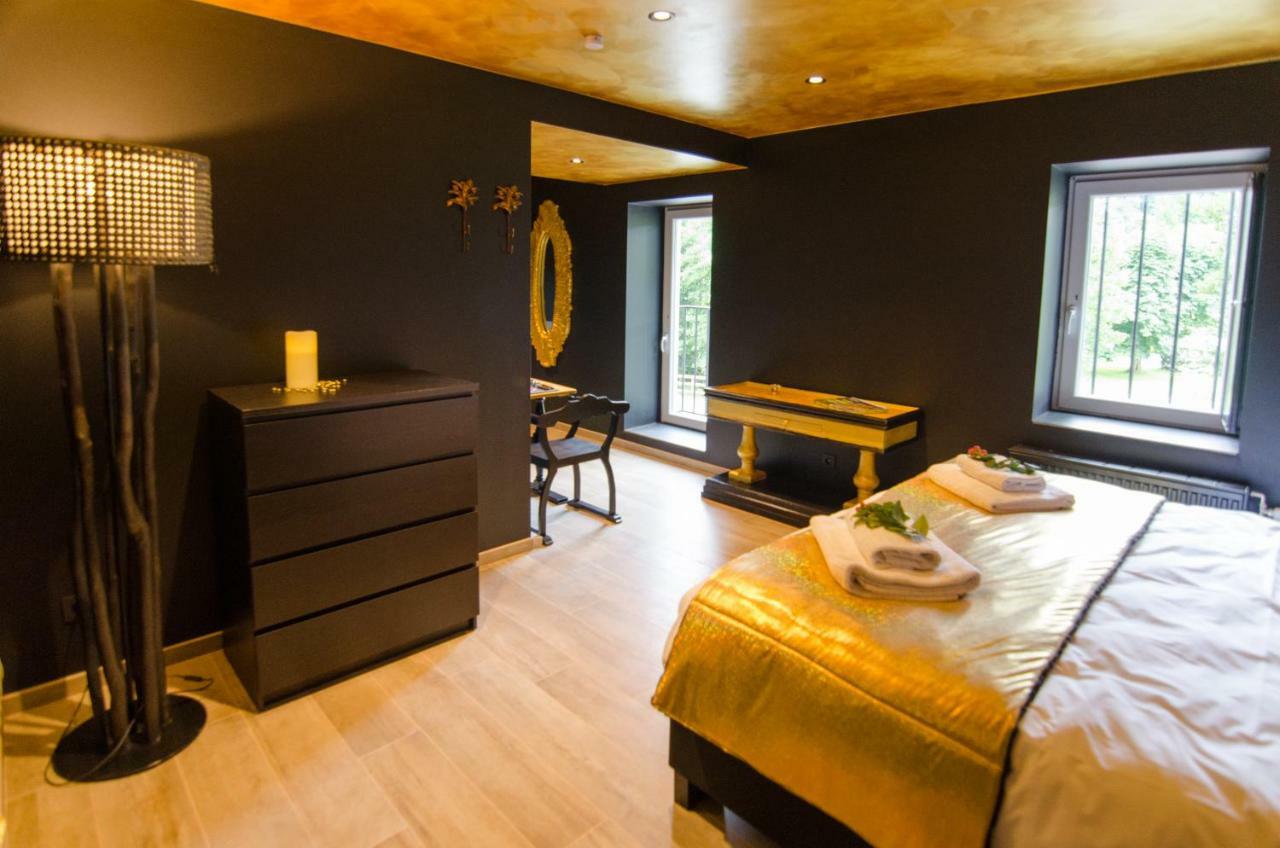 River Lodge Hotel Insolite Maredsous Buitenkant foto