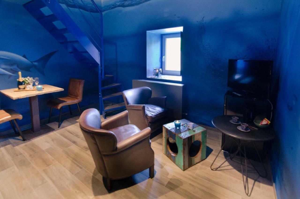 River Lodge Hotel Insolite Maredsous Buitenkant foto